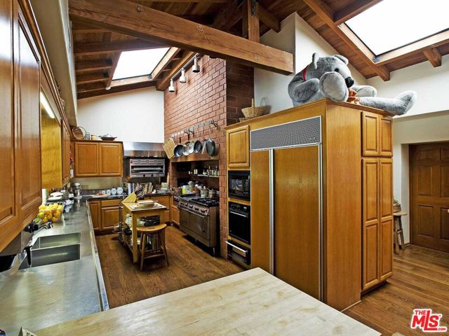 17545 Parthenia Street, Sherwood Forest CA: https://media.crmls.org/mediaz/d1016ca0-aa70-449c-8375-39fc9ae701f9.jpg