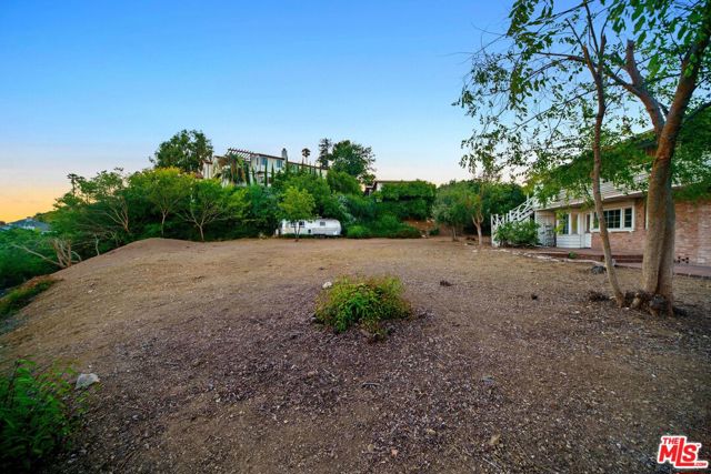 3775 Amesbury Road, Los Angeles CA: https://media.crmls.org/mediaz/d101bc60-6767-49d8-9106-da821f806a32.jpg