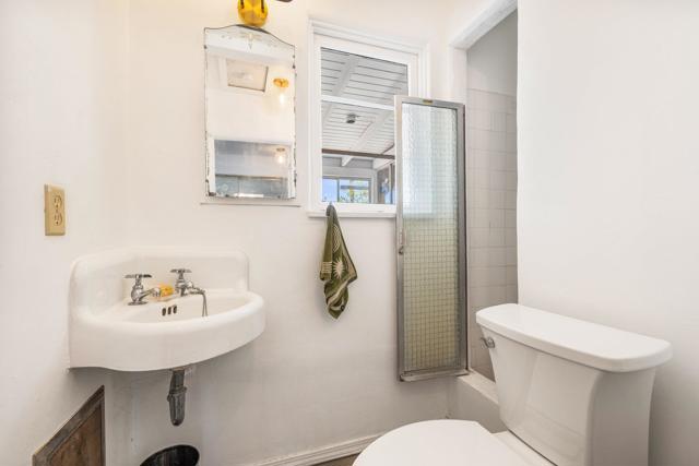 7648 Araby Avenue, 29 Palms CA: https://media.crmls.org/mediaz/d101e3ef-b7eb-4654-a3b3-e3b972e02110.jpg