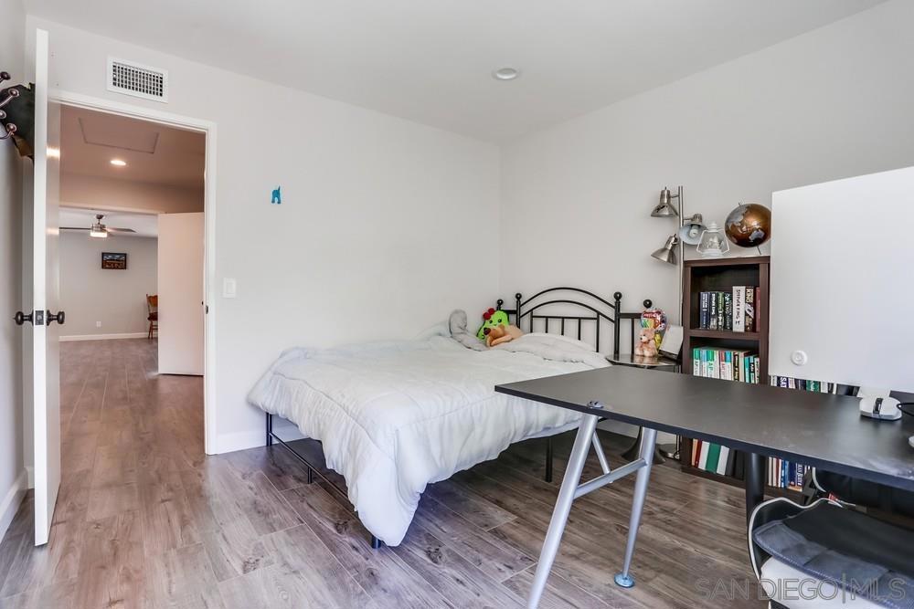 MLS #250025290SD img 21