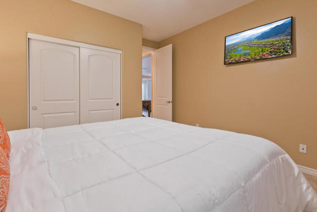 462 Via De La Paz, Palm Desert CA: https://media.crmls.org/mediaz/d102630b-9768-4d62-85f2-819ab1975201.jpg