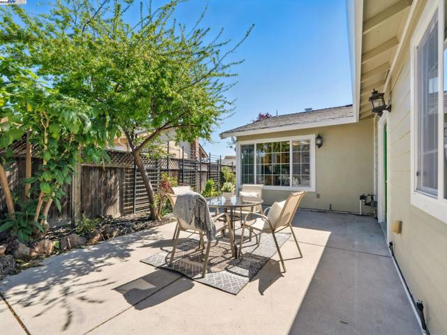 33537 Bardolph Cir, Fremont CA: https://media.crmls.org/mediaz/d102789b-7cce-46f8-83fd-90ecf616ccc5.jpg