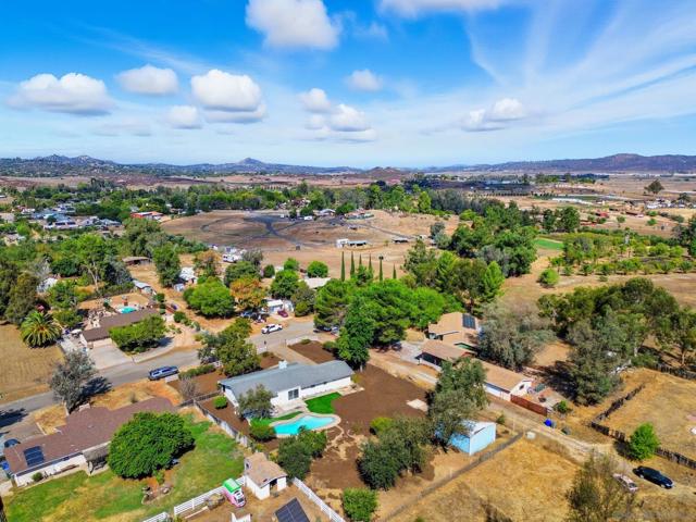 2118 Toca Ln, Ramona CA: https://media.crmls.org/mediaz/d1027f96-feac-4cf1-9d8f-6da3207e93f7.jpg