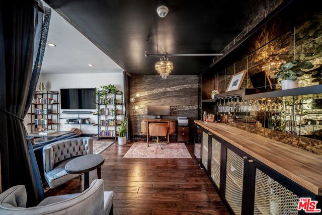 4115 Glencoe Avenue, Marina del Rey CA: https://media.crmls.org/mediaz/d102c140-8188-447f-a710-f8ccec4381d8.jpg