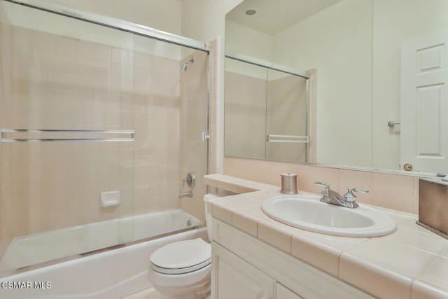 2589 Featherwood Street, Westlake Village CA: https://media.crmls.org/mediaz/d1032a54-2285-4468-8c9e-df3d07e096d6.jpg