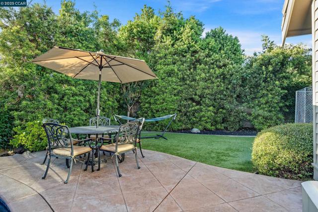 10 Woodside Dr, Danville CA: https://media.crmls.org/mediaz/d1036054-a8b3-4270-8d1c-7958f72c1aec.jpg