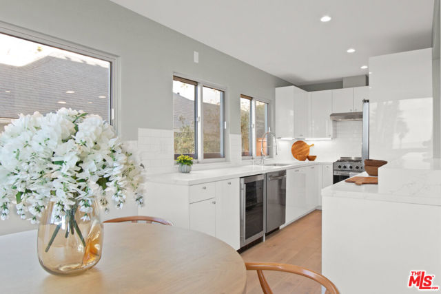 2221 Ocean Avenue, Santa Monica CA: https://media.crmls.org/mediaz/d10384bf-989f-4289-9de5-34eee581f636.jpg