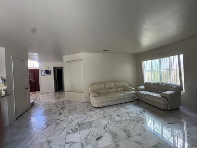 14305 EL VESTIDO STREET, San Diego CA: https://media.crmls.org/mediaz/d1038664-efab-424a-a958-8c7f11104170.jpg