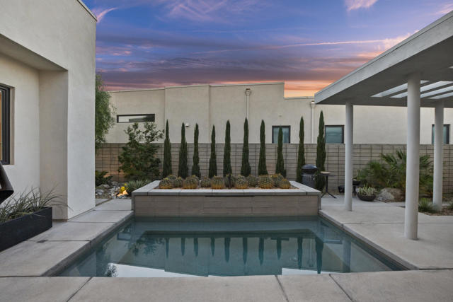 885 Fountain Drive, Palm Springs CA: https://media.crmls.org/mediaz/d1042a19-6704-470e-bea4-6c9ae2a37482.jpg