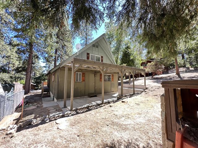 53430 Sherman Drive, Idyllwild CA: https://media.crmls.org/mediaz/d1046f35-7a7a-4693-bfe1-3c3c03596c59.jpg