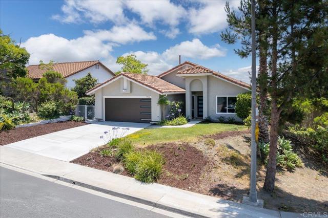 7911 Terraza Disoma, Carlsbad CA: https://media.crmls.org/mediaz/d104af5a-3f41-41d6-a72c-01da9144c352.jpg