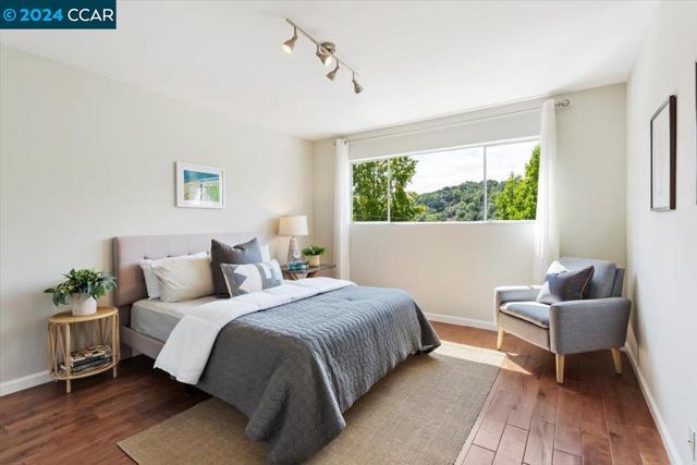 Image 16 of 33 For 122 Ascot Court  C