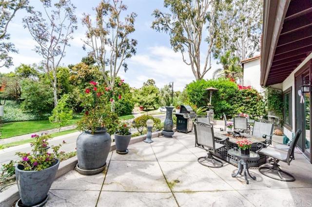 Detail Gallery Image 14 of 16 For 1165 Santa Helena Park Ct, Solana Beach,  CA 92075 - 2 Beds | 2/1 Baths