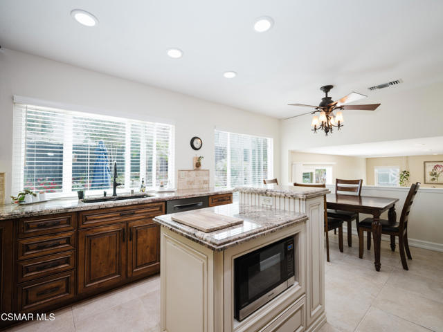 709 Zinnia Court, Thousand Oaks CA: https://media.crmls.org/mediaz/d104f2e6-79ec-4ab1-83ea-35cd8d08cc50.jpg