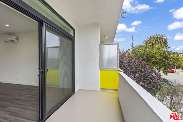 1254 9th Street, Santa Monica CA: https://media.crmls.org/mediaz/d105fc45-3008-4299-9501-084d0116201a.jpg