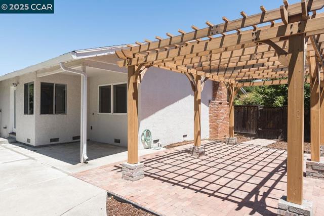 881 Autumn Dr, Walnut Creek CA: https://media.crmls.org/mediaz/d105fdcf-3d78-44ef-aa9a-24ec20632669.jpg