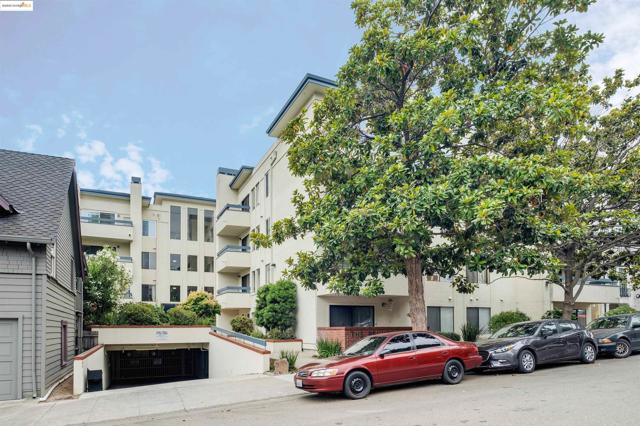 389 Belmont St, Oakland CA: https://media.crmls.org/mediaz/d10640af-0c8a-46cd-a802-671ba87a5cb9.jpg
