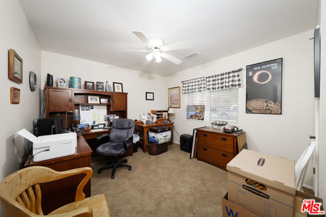 7200 Clifftop Way, Bakersfield CA: https://media.crmls.org/mediaz/d1071882-e6d3-430d-b9f1-c87da6c9c480.jpg