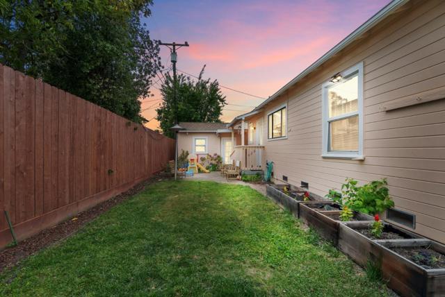 525 Laverne Avenue, Aptos CA: https://media.crmls.org/mediaz/d10774f7-6c9b-418b-8453-5e0537da0bbd.jpg