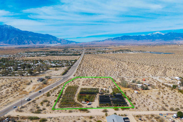 16961 Evans Lane Lane, Desert Hot Springs CA: https://media.crmls.org/mediaz/d107d3b1-96f5-48f4-96be-87c06b049bd5.jpg