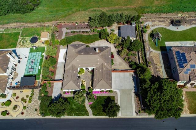 334 Paseo Gularte, San Juan Bautista CA: https://media.crmls.org/mediaz/d1082c9f-026e-4890-8113-3c2057d7818f.jpg