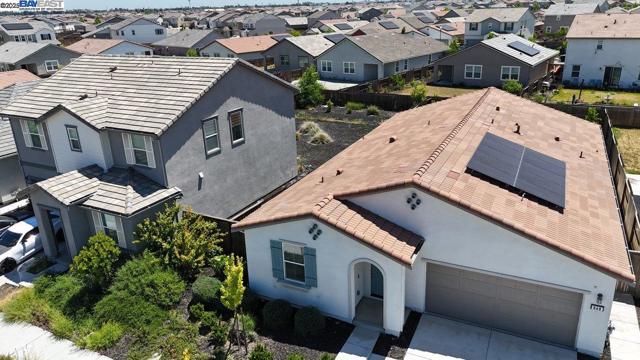 946 Osprey Dr, Lathrop CA: https://media.crmls.org/mediaz/d10848a9-442b-4fce-bb91-456986ef0630.jpg