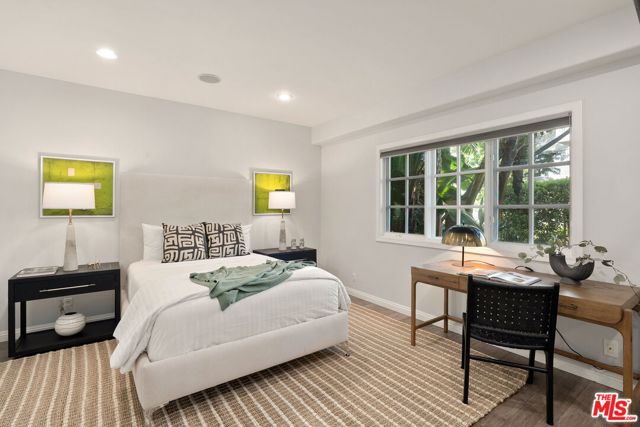 3275 N Knoll Drive, Los Angeles CA: https://media.crmls.org/mediaz/d108ac1b-4677-4aa6-b677-606693d4f98f.jpg