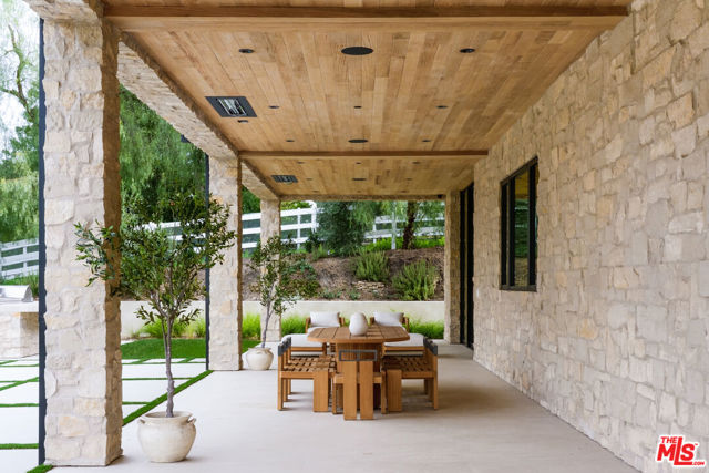 5831 Fitzpatrick Road, Hidden Hills CA: https://media.crmls.org/mediaz/d108d556-4088-47fa-8e7d-5188a0e112ee.jpg