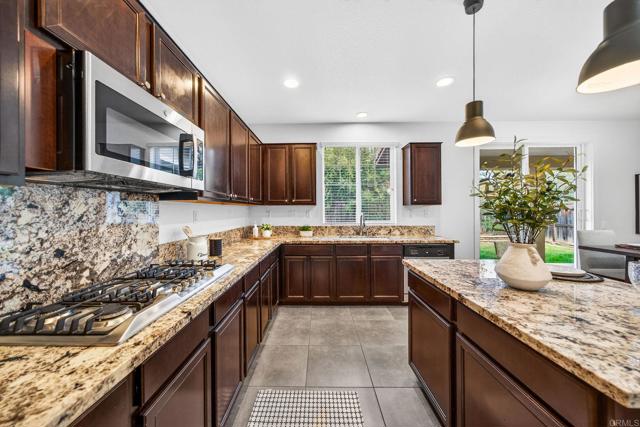 Detail Gallery Image 11 of 40 For 46755 Peach Tree St, Temecula,  CA 92592 - 4 Beds | 2/1 Baths