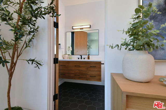 4544 Woodley Avenue, Encino CA: https://media.crmls.org/mediaz/d10a6e2e-7ab7-4120-b0d8-c17f502b3f99.jpg