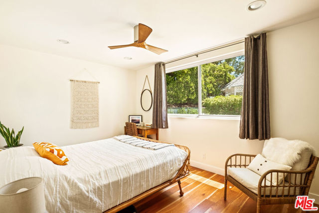 26024 Farmfield Road, Calabasas CA: https://media.crmls.org/mediaz/d10b0ce0-a8ab-4a80-a95c-41c1d013c34a.jpg