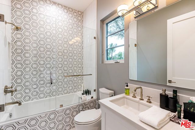 5162 Otis Avenue, Tarzana CA: https://media.crmls.org/mediaz/d10b5ecd-60ee-41ff-abba-a62dea006e7b.jpg