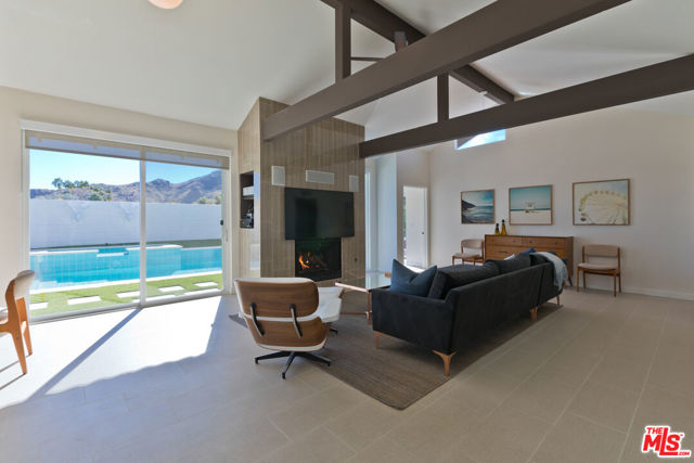 3545 Ridgeview Circle, Palm Springs CA: https://media.crmls.org/mediaz/d10b663b-8411-4646-a52e-d63be8b1d774.jpg