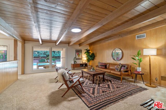 6055 Mary Ellen Avenue photo 1