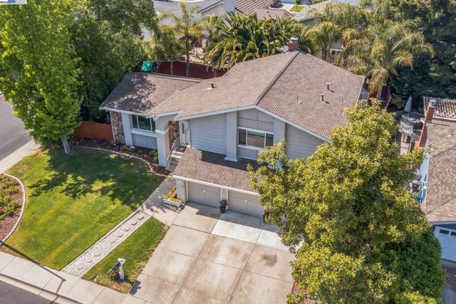 2740 Mohawk Cir, San Ramon CA: https://media.crmls.org/mediaz/d10c2cdb-af49-4344-a963-9e809f870f1d.jpg