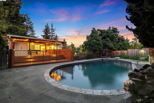 17561 Vineyard Rd, Castro Valley CA: https://media.crmls.org/mediaz/d10c6b93-891e-4ec1-a6f0-6f637bc8c337.jpg