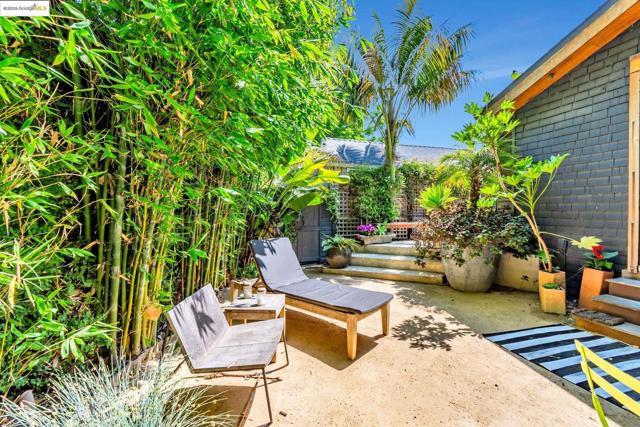 6108 Hillegass Ave, Oakland CA: https://media.crmls.org/mediaz/d10cb295-9152-428e-aef9-74062809f451.jpg