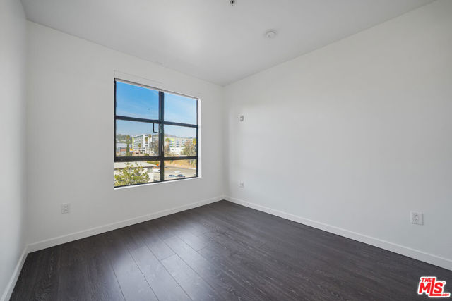 5800 Harold Way, Los Angeles CA: https://media.crmls.org/mediaz/d10d4309-e10e-4b1d-a125-54f7547b82cd.jpg