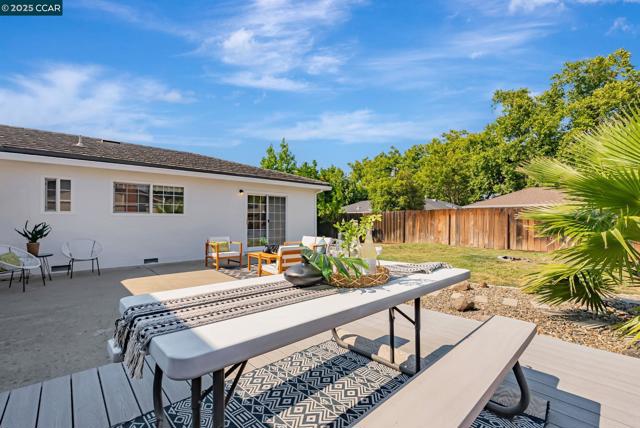 1836 Boxwood Dr, Concord CA: https://media.crmls.org/mediaz/d10e1b99-0422-4d91-ab24-9c4c514007ad.jpg
