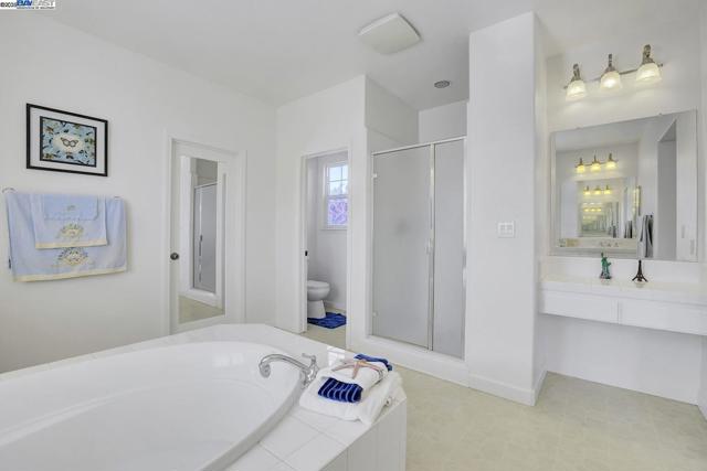 200 ARDEN CT, San Ramon CA: https://media.crmls.org/mediaz/d10e30a1-9b26-42cf-9ff6-525b33ec96c0.jpg