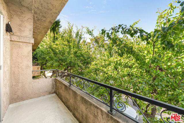 1457 Butler Avenue, Los Angeles CA: https://media.crmls.org/mediaz/d10e6686-8fe3-4a1b-8717-fcfde03b6378.jpg