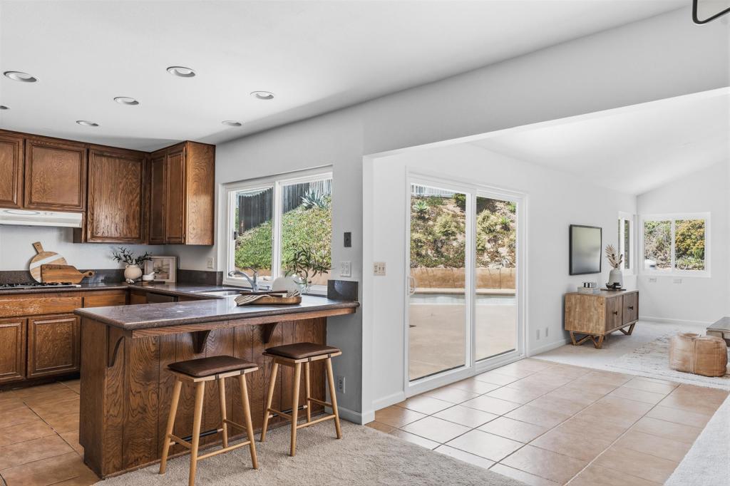 818 Crest Drive - photo 5