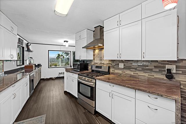 9100 Single Oak Dr, Lakeside CA: https://media.crmls.org/mediaz/d10f98bd-3036-412a-93ac-3f8cf7624686.jpg