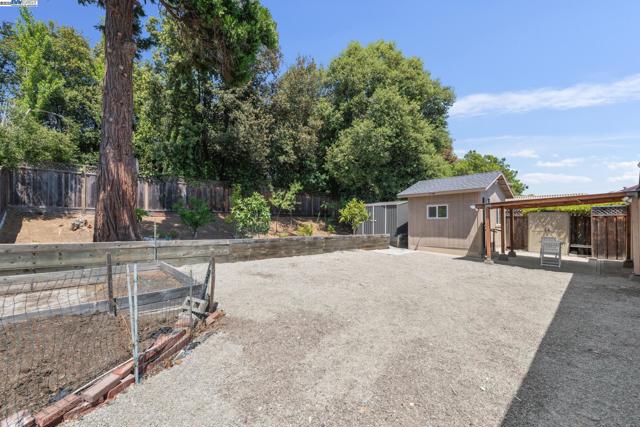 14886 Wake Ave, San Leandro CA: https://media.crmls.org/mediaz/d10ff77d-d424-43cd-8e49-d11e5b9aa888.jpg