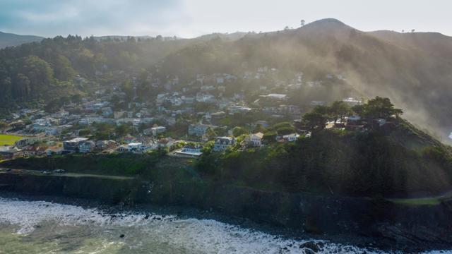 189 Kent Road, Pacifica CA: https://media.crmls.org/mediaz/d11007f1-af2d-4a72-86ac-dbd5e8ea89fb.jpg