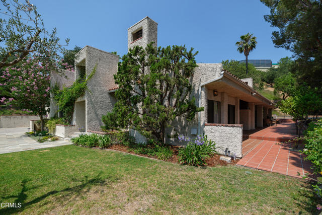 872 Flores De Oro, South Pasadena CA: https://media.crmls.org/mediaz/d11010f2-2348-4dd9-a3f8-790e5c15027e.jpg
