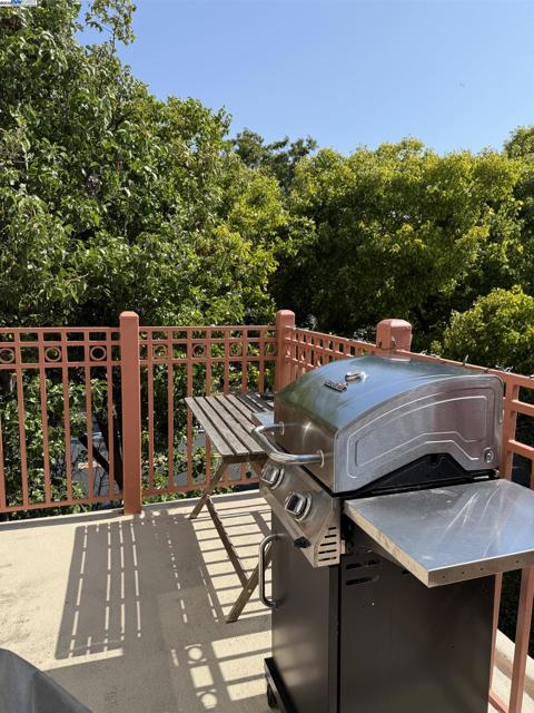 30921 Union City Blvd., Union City CA: https://media.crmls.org/mediaz/d1108df1-08f1-4f73-ab1c-79110c359a3e.jpg