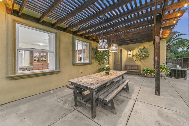 1508 Sequoia Lane, Vista CA: https://media.crmls.org/mediaz/d1112b0a-ee53-4660-b8e7-b5eef76d1176.jpg