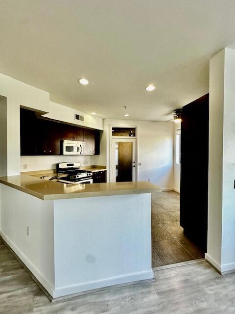 870 E Palm Canyon Drive, Palm Springs CA: https://media.crmls.org/mediaz/d112dd99-d703-4435-8771-a7f19cc32f4f.jpg