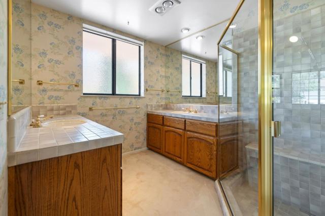 1091 Valley View Court, Los Altos CA: https://media.crmls.org/mediaz/d1141972-d271-44b1-94ed-62556da3c033.jpg